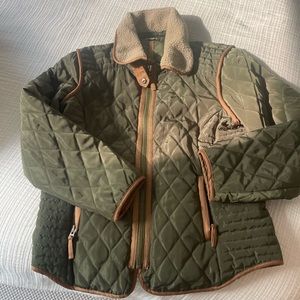 Quilted green jacket with furr collar